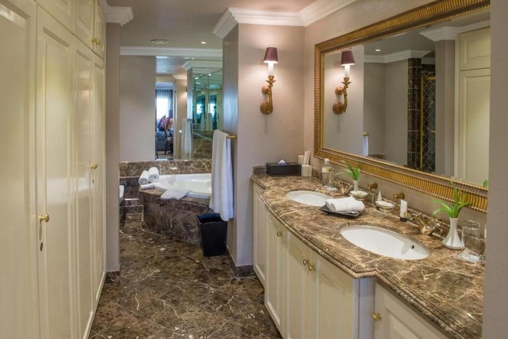 Peermont Metcourt Inn At The Grand Palm, Габороне Екстериор снимка