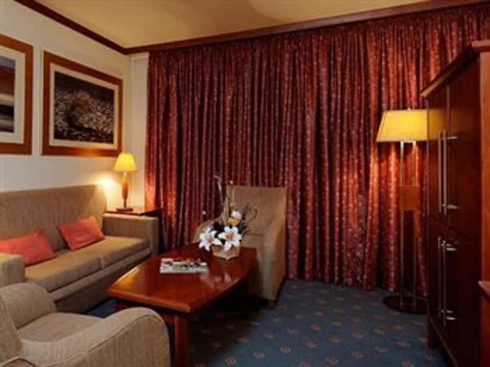 Peermont Metcourt Inn At The Grand Palm, Габороне Екстериор снимка