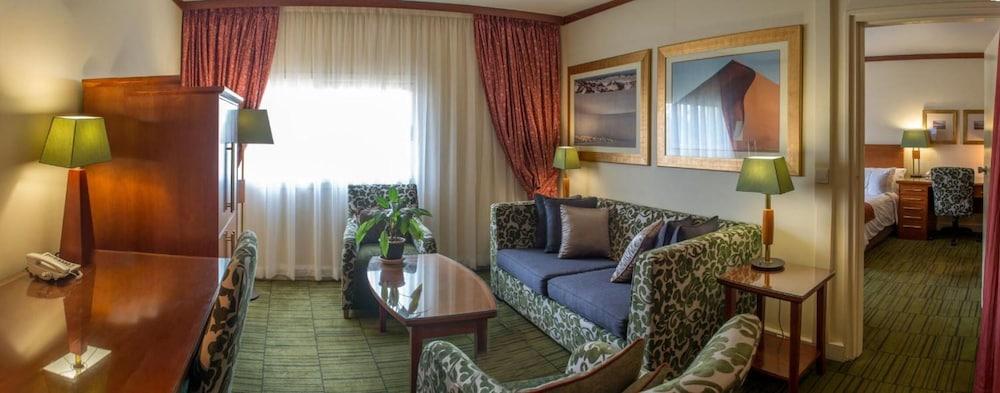 Peermont Metcourt Inn At The Grand Palm, Габороне Екстериор снимка