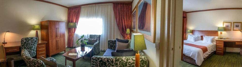 Peermont Metcourt Inn At The Grand Palm, Габороне Екстериор снимка
