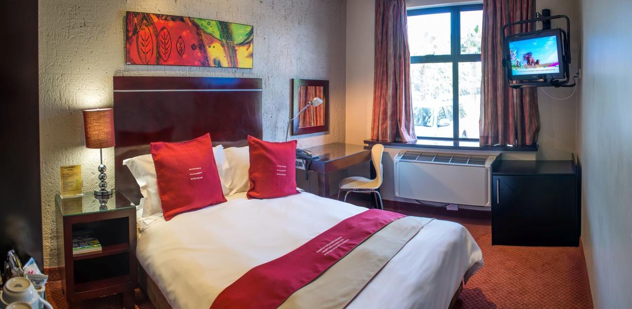 Peermont Metcourt Inn At The Grand Palm, Габороне Екстериор снимка