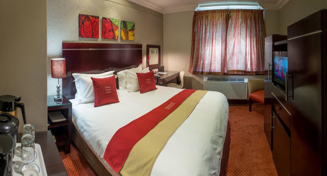 Peermont Metcourt Inn At The Grand Palm, Габороне Екстериор снимка